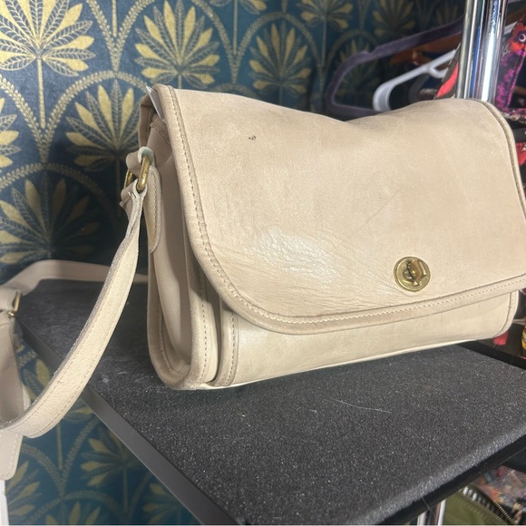 COACH cream Leather Ridgefield Flap Turn Lock Crossbody 9812 - Picture 6 of 9